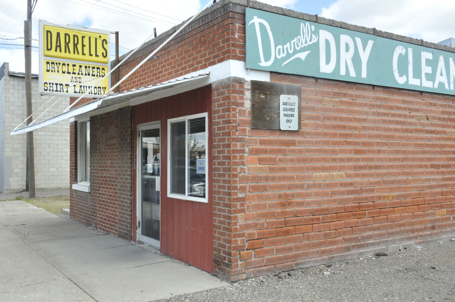 Darrell's Dry Cleaners